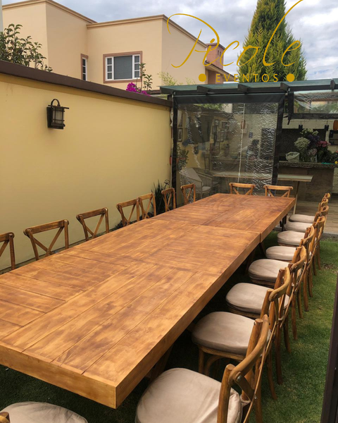 Renta de mesa rustica rectangular con silla avant garde o tiffany.